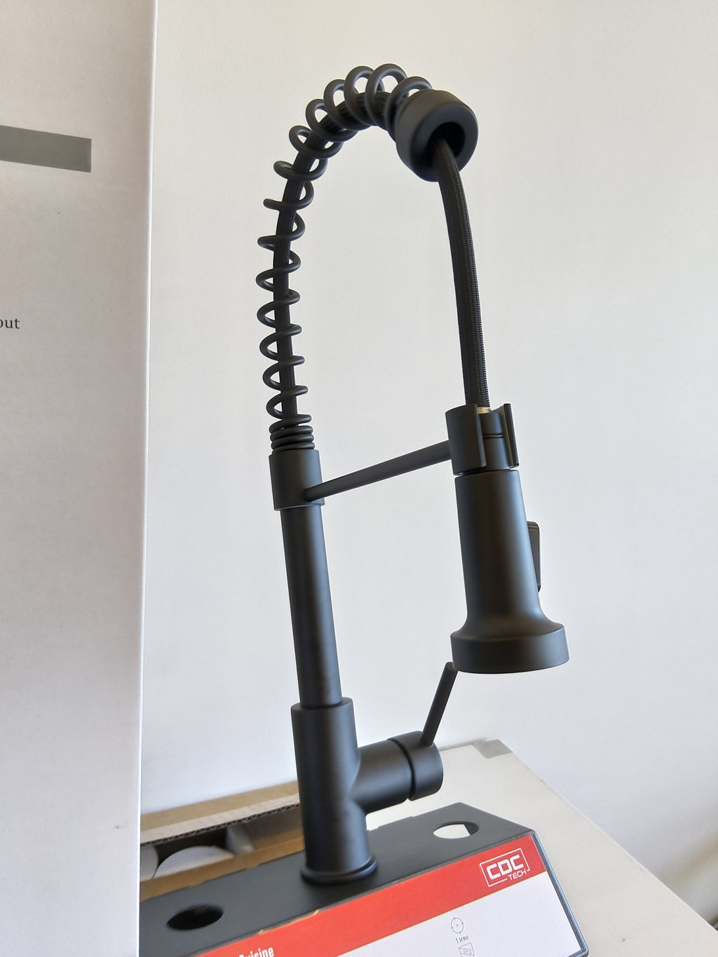 Robinet Noir mat 20-1/4''