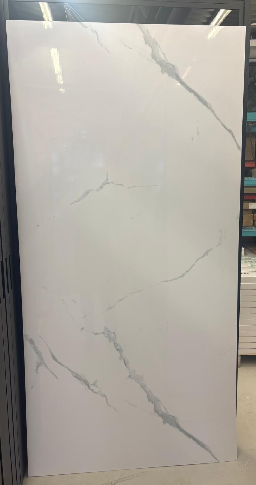 Mur de douche PET BC - 1 (Dimmension 4 pieds x 8 pieds, Épaisseur 5mm)