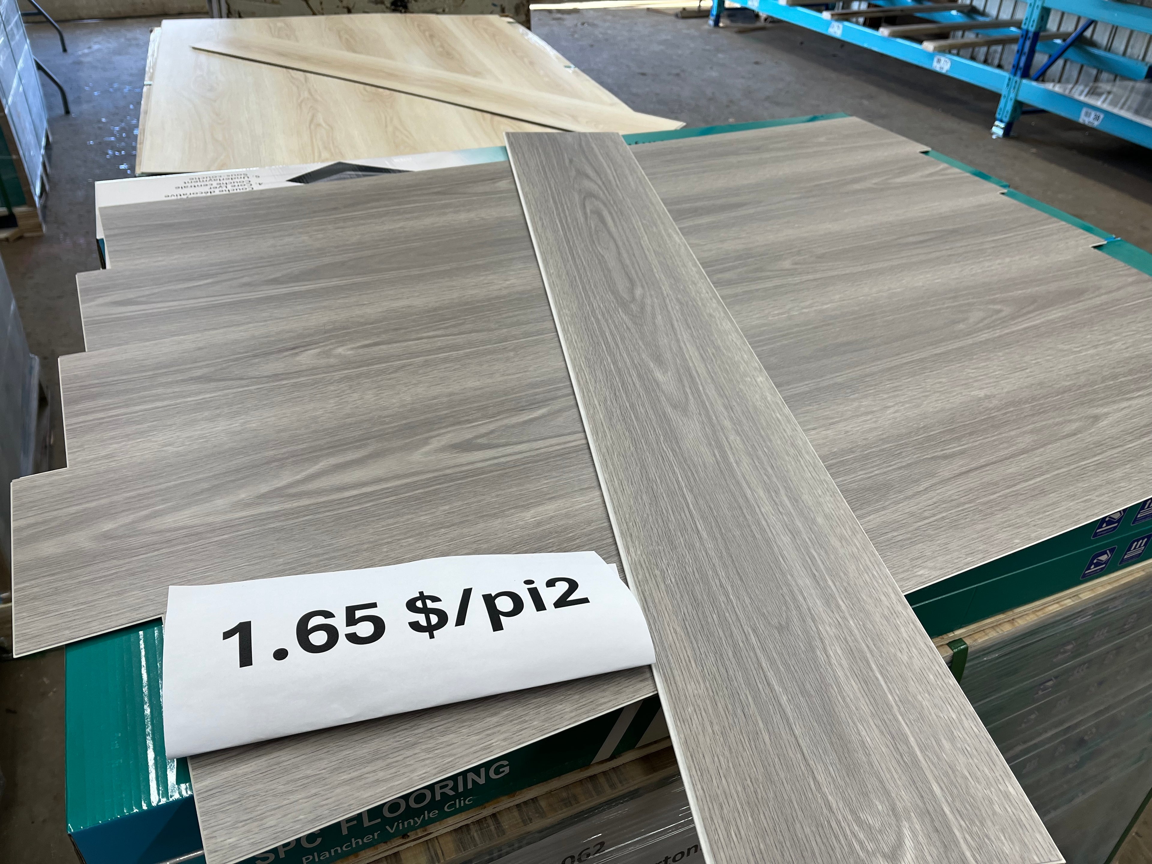 Plancher Vinyle clic. boîte de 24,16 pi2.          CRD003